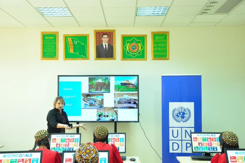 “TURKMEN YOUTH4SDGS” ATLY OKUW SAPAKLARY DOWAM EDÝÄR
