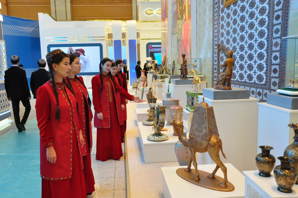 Выставка, посвященная 30-летию постоянного нейтралитета Туркменистана