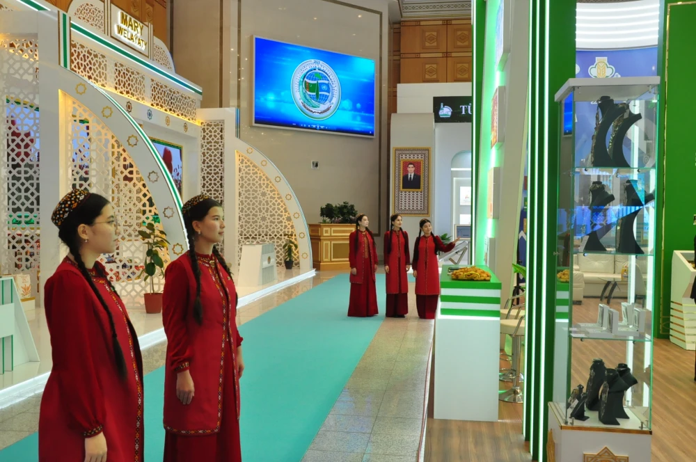 Выставка, посвященная 30-летию постоянного нейтралитета Туркменистана