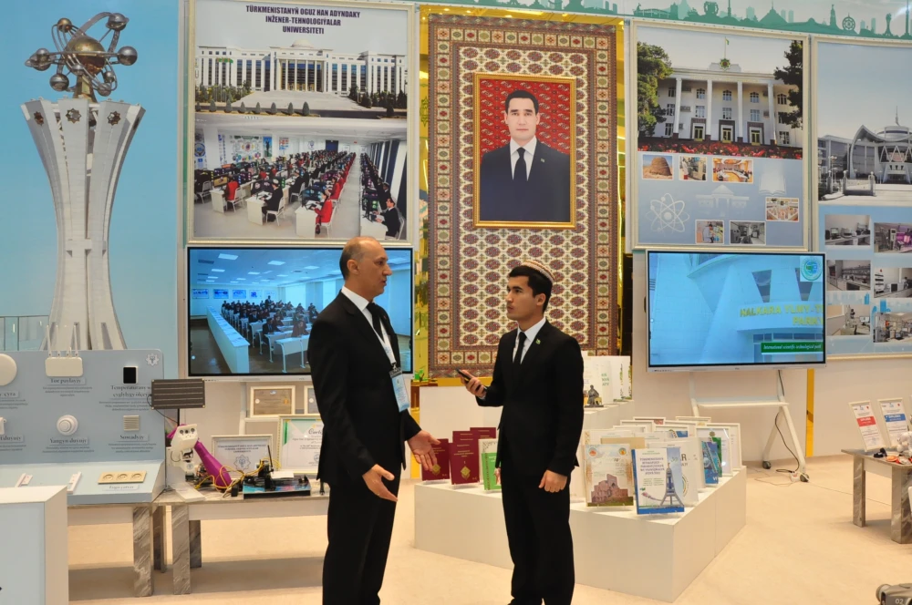 Выставка, посвященная 30-летию постоянного нейтралитета Туркменистана