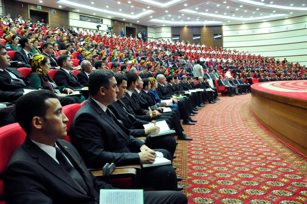 Türkmenistan – Yslam ösüş banky: hyzmatdaşlygyň hormatyna berlen sowgat