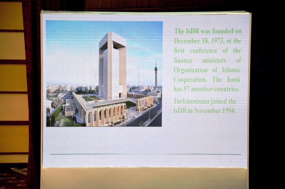 Türkmenistan – Yslam ösüş banky: hyzmatdaşlygyň hormatyna berlen sowgat