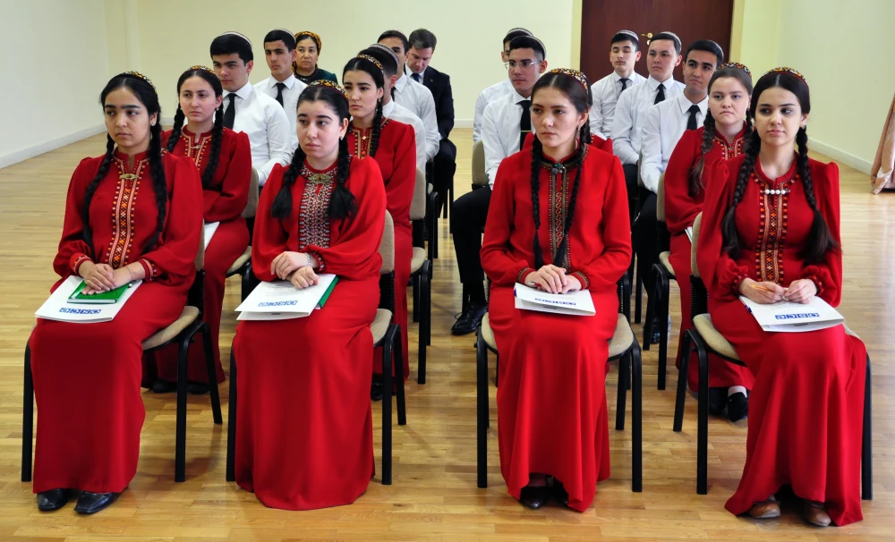 KÖPÇÜLIKLEÝIN HABAR BERIŞ SERIŞDELERINIŇ WE MAGLUMATLARYŇ SOŇKY UGURLARY BOÝUNÇA TÄSIRLI OKUW