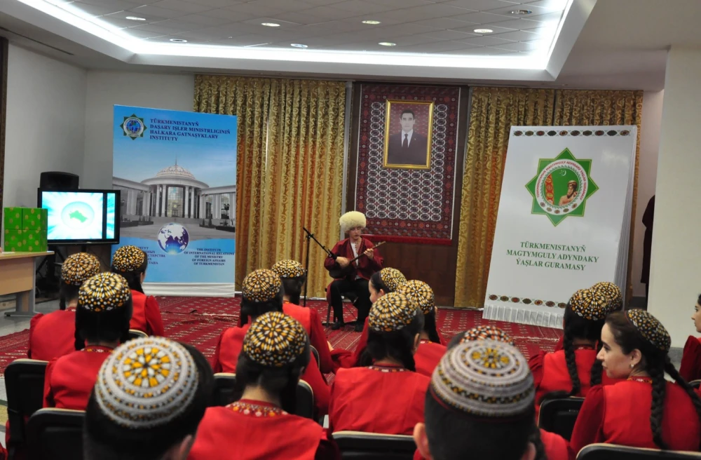“Gerçek ýigit” bäsleşiginiň institut tapgyry geçirildi