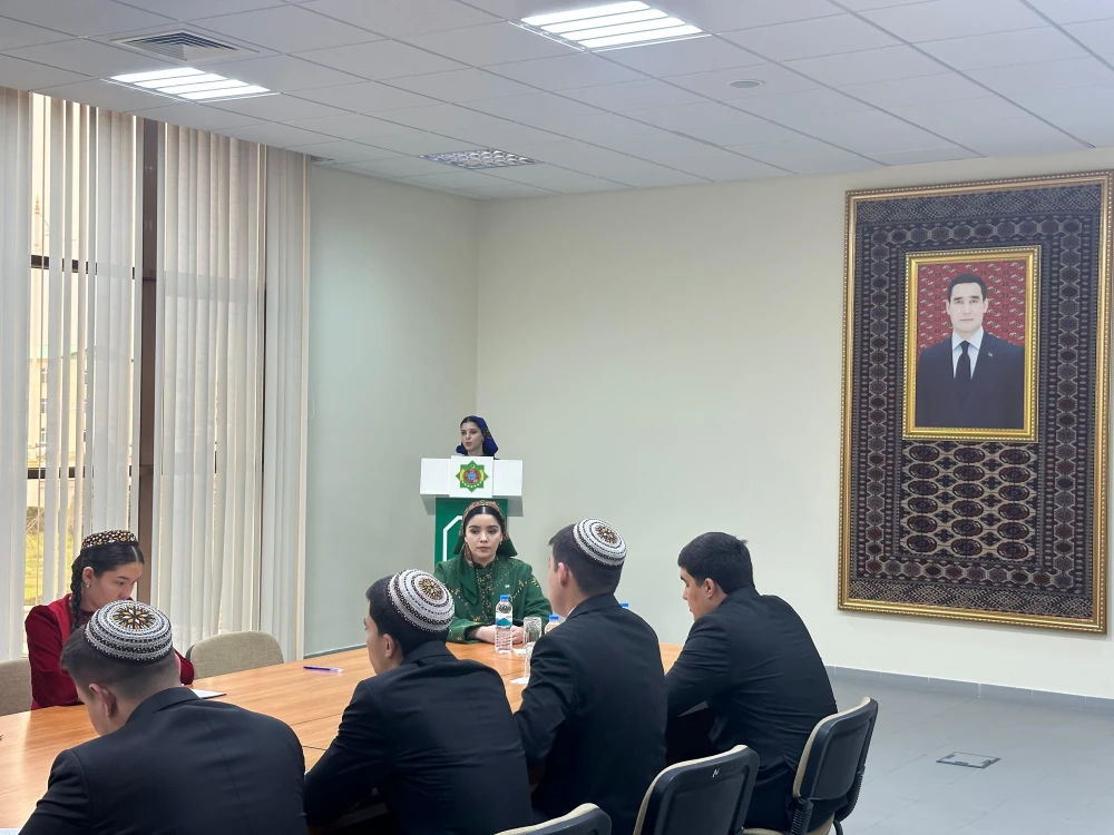 TÜRKMENISTANYŇ PARAHATÇYLYGY DÖREDIJI DIPLOMATIÝASYNA BAGYŞLANAN MASLAHAT GEÇIRILDI