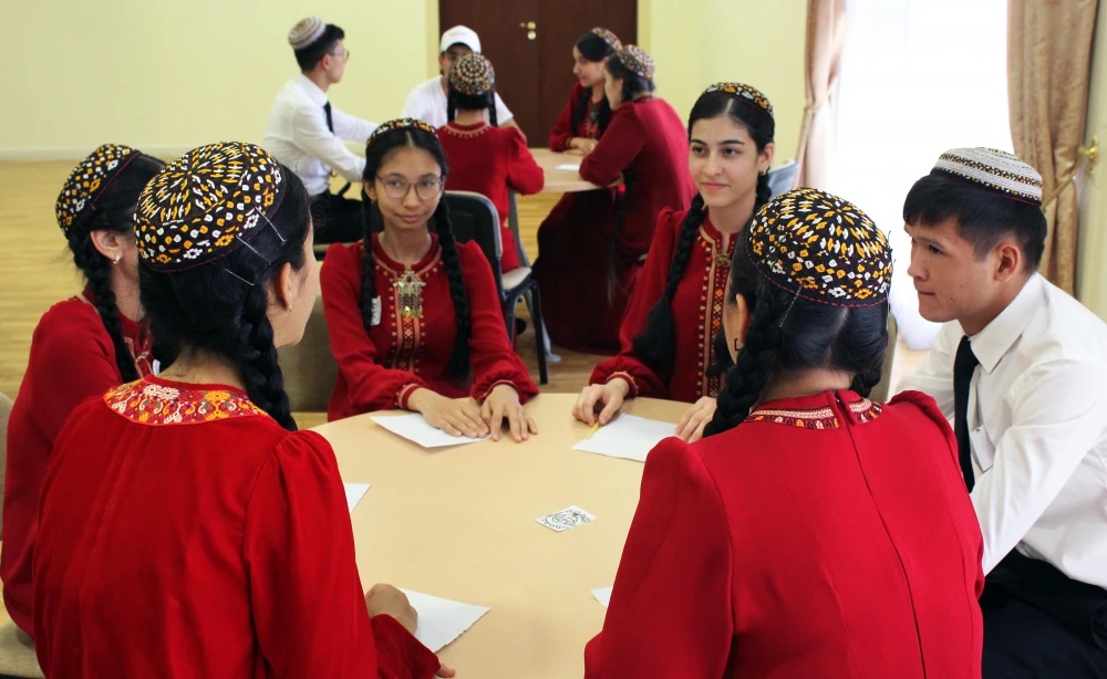 “Taryh – geljege şamçyrag” atly bäsleşik geçirildi