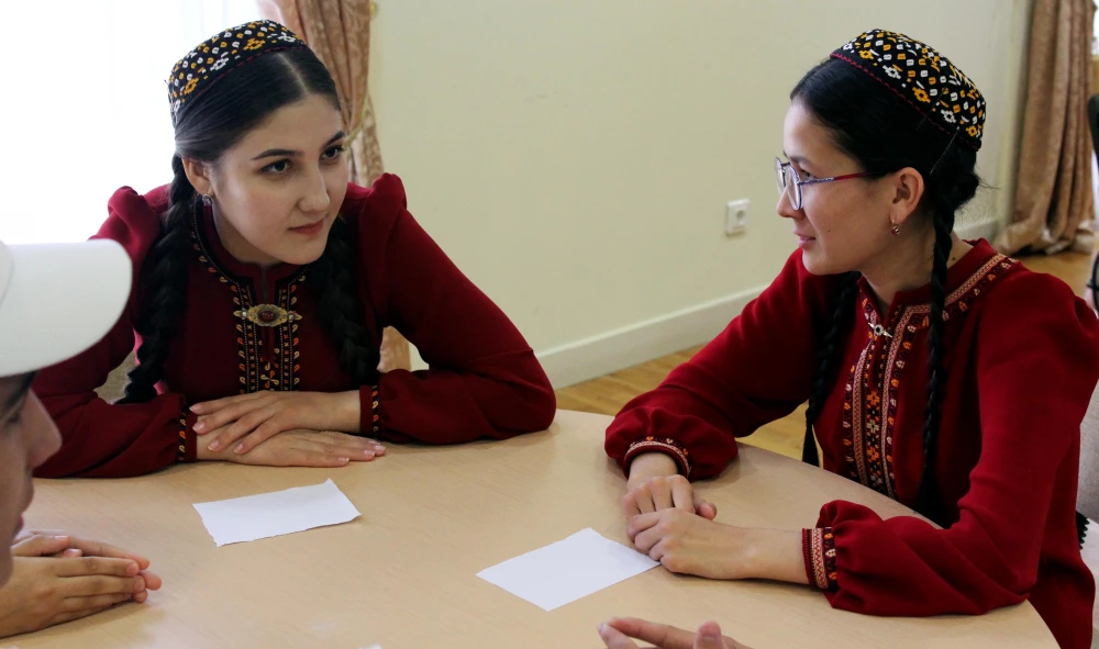 “Taryh – geljege şamçyrag” atly bäsleşik geçirildi