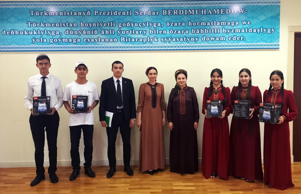 “Taryh – geljege şamçyrag” atly bäsleşik geçirildi