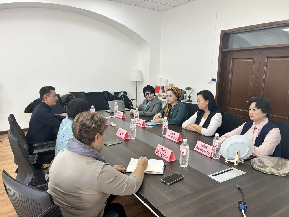 “BIR GUŞAK, BIR ÝOL” BAŞLANGYJYNY DURMUŞA GEÇIRMEGIŇ ÇÄKLERINDE HARBIN TEHNOLOGIÝALAR INSTITUTYNDA GEÇIRILEN HALKARA YLMY MASLAHATY