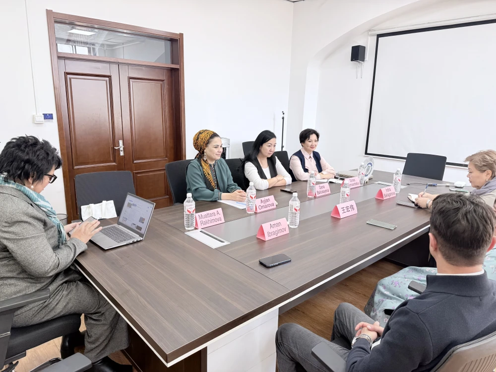 “BIR GUŞAK, BIR ÝOL” BAŞLANGYJYNY DURMUŞA GEÇIRMEGIŇ ÇÄKLERINDE HARBIN TEHNOLOGIÝALAR INSTITUTYNDA GEÇIRILEN HALKARA YLMY MASLAHATY