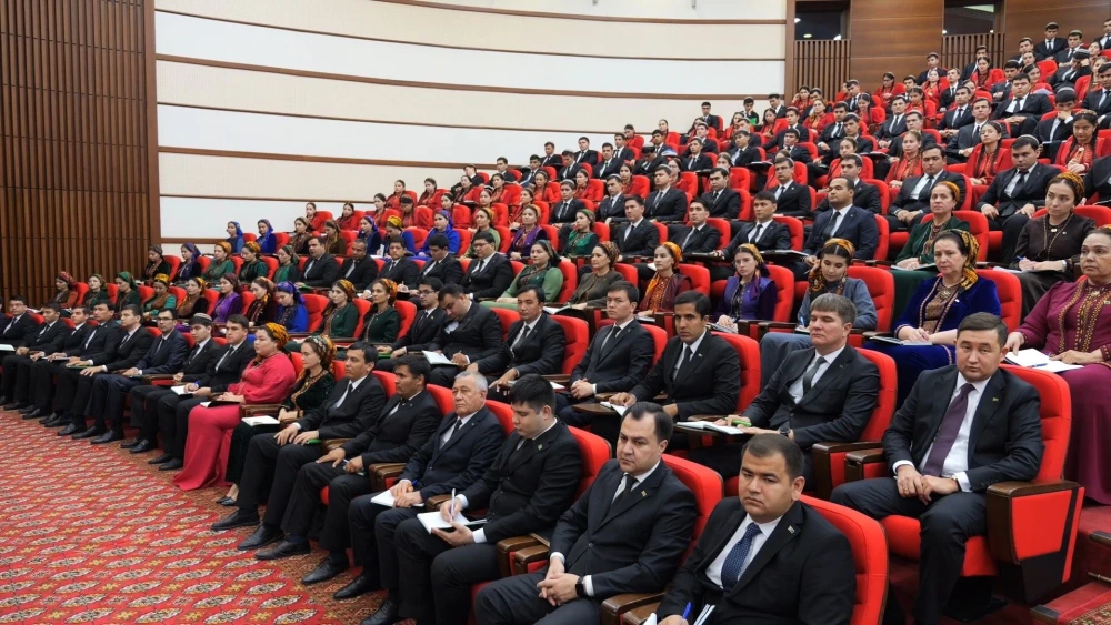 Çagalary goramagyň halkara gününe bagyşlanan maslahat we sergi geçirildi