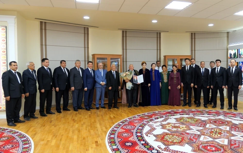 A LIFE DEDICATED TO DIPLOMACY surady
