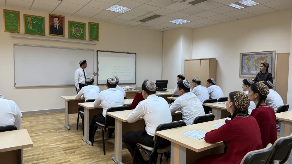 BILIM ULGAMYNDA «EMELI AŇY» ULANMAK BOÝUNÇA SANLY ULGAM ARKALY OKUW SAPAGY GEÇIRILDI