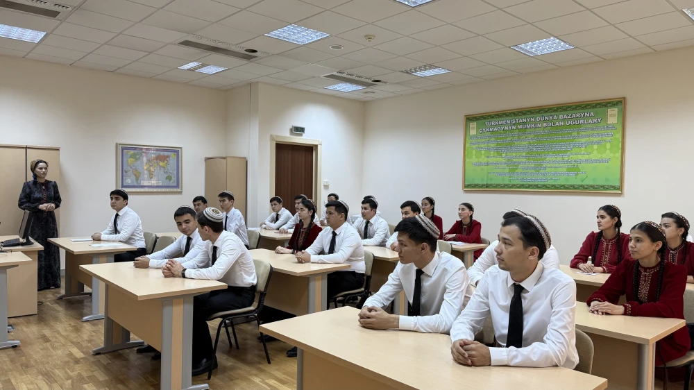 BILIM ULGAMYNDA «EMELI AŇY» ULANMAK BOÝUNÇA SANLY ULGAM ARKALY OKUW SAPAGY GEÇIRILDI