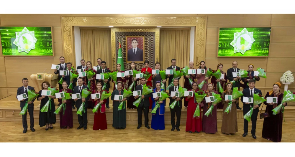 CEREMONY OF PRESENTING TURKMEN CITIZENSHIP PASSPORTS AND RESIDENCE PERMITS