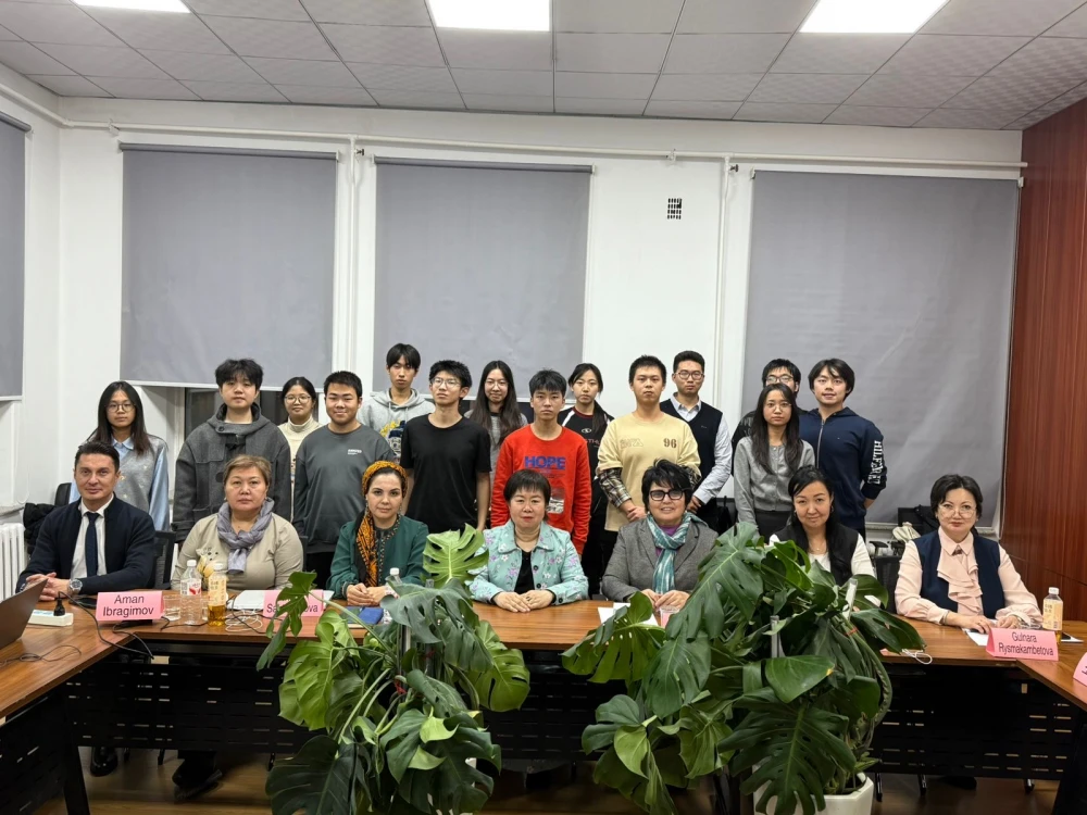 “BIR GUŞAK, BIR ÝOL” BAŞLANGYJYNY DURMUŞA GEÇIRMEGIŇ ÇÄKLERINDE HARBIN TEHNOLOGIÝALAR INSTITUTYNDA GEÇIRILEN HALKARA YLMY MASLAHATY