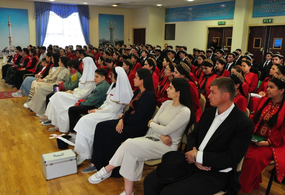 “GYZYL HAÇ WE GYZYL ÝARYMAÝ HEREKETINIŇ 160 ÝYLLYGY” MYNASYBETLI DUŞUŞYK GEÇIRILDI