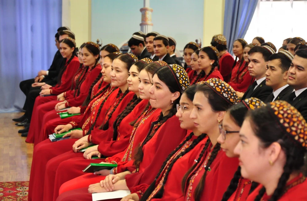 Rus dili hepdeligi öz işini tamamlandy