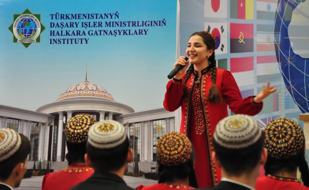 Rus dili hepdeligi öz işini tamamlandy