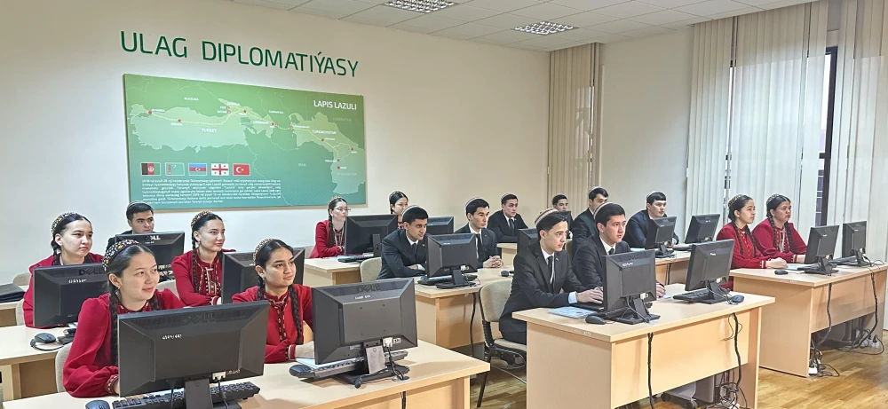 Emeli aň bilen bagly okuw sapagy geçirildi surady